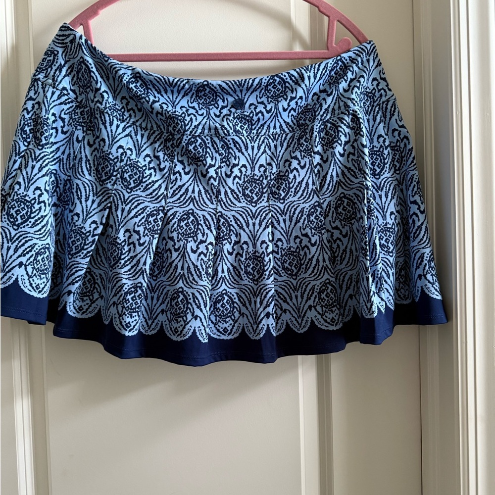 🦩Lilly Pulitzer Luxletic Blue Skirt excellent condition only worn a couple times